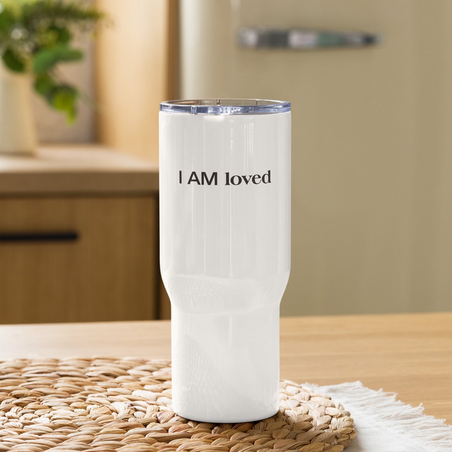 Travel mug with a handle